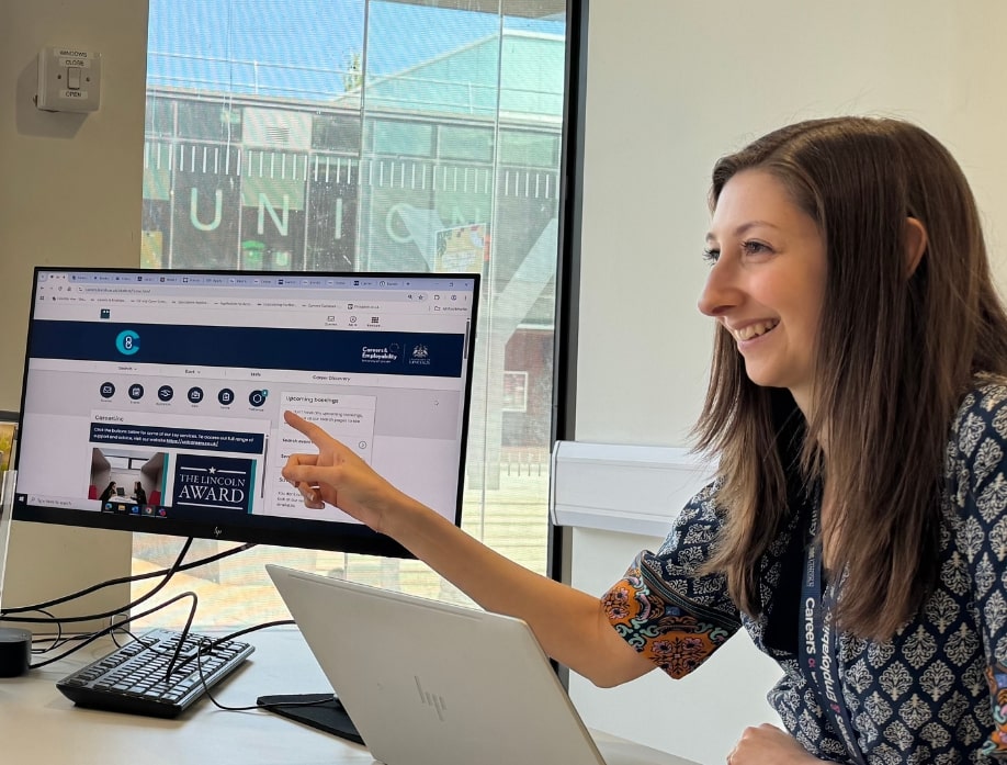 Advisor pointing at CareerLinc